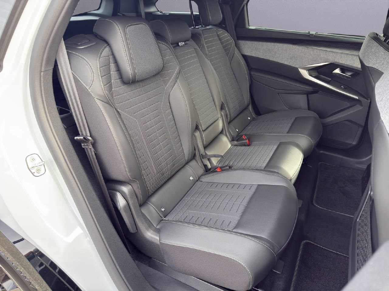 PEUGEOT 5008 e-GT