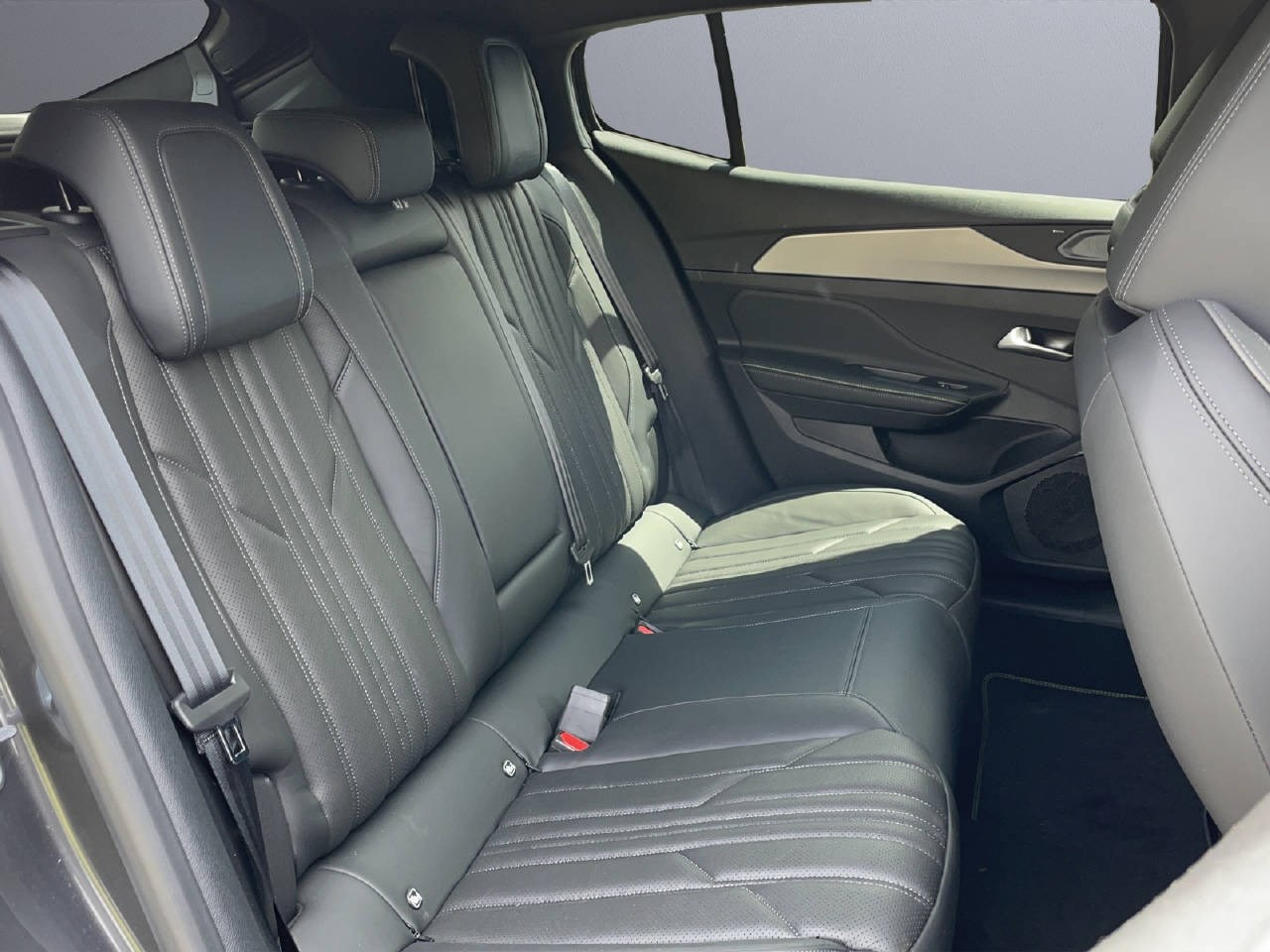 PEUGEOT 408 1.6 PHEV 225 GT