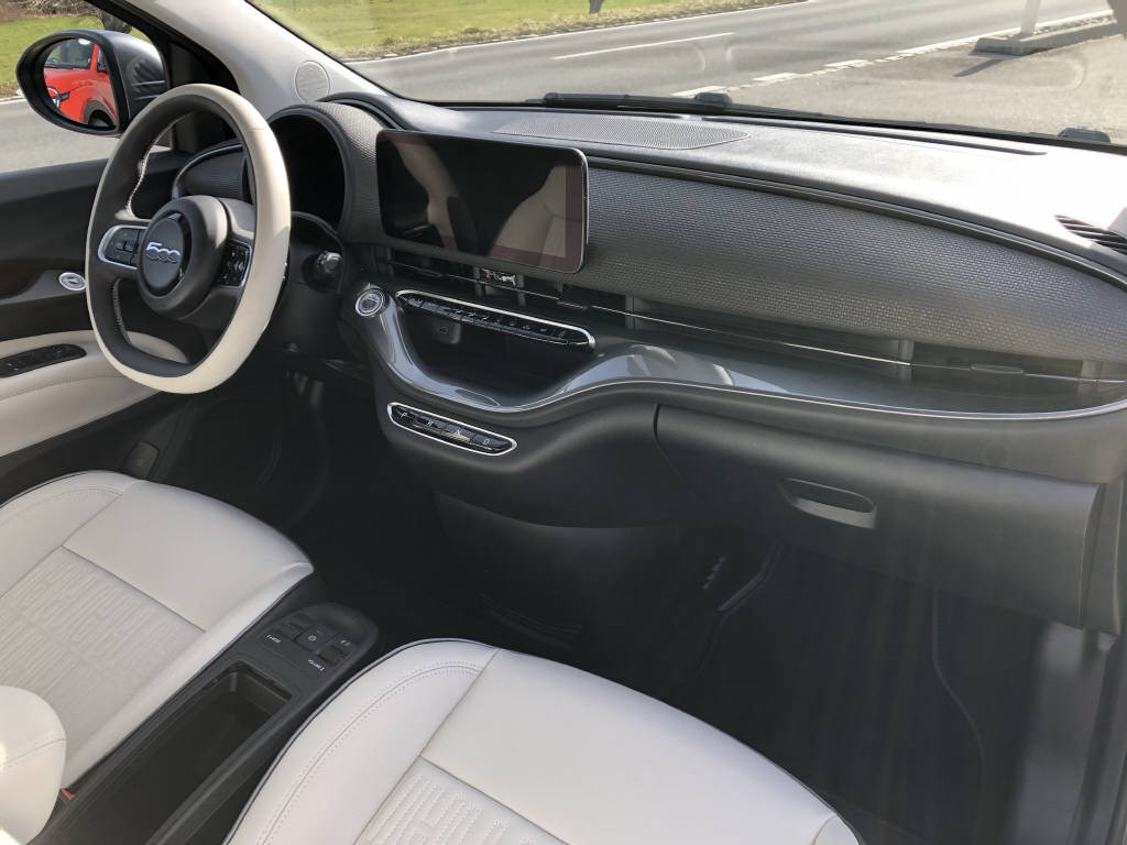 FIAT 500 C BEV La Prima