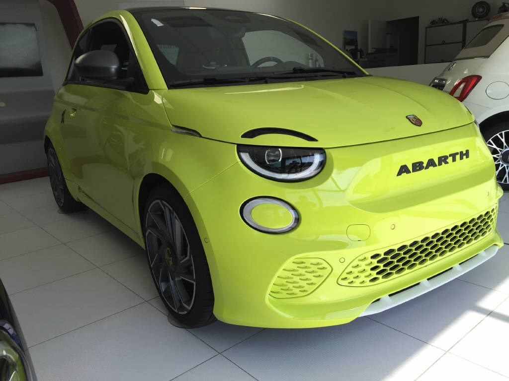 FIAT 500e BEV Abarth Scorpionissima