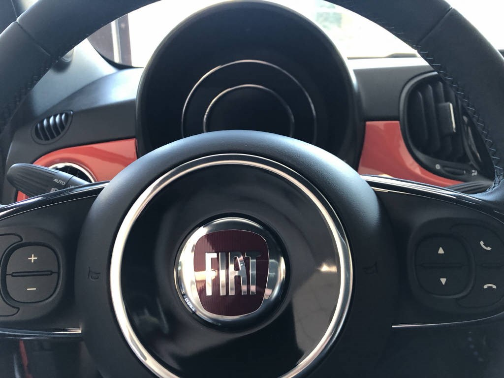 FIAT 500 C 1.0 BSG Hybrid Swiss Edition