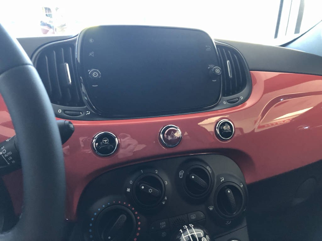 FIAT 500 C 1.0 BSG Hybrid Swiss Edition