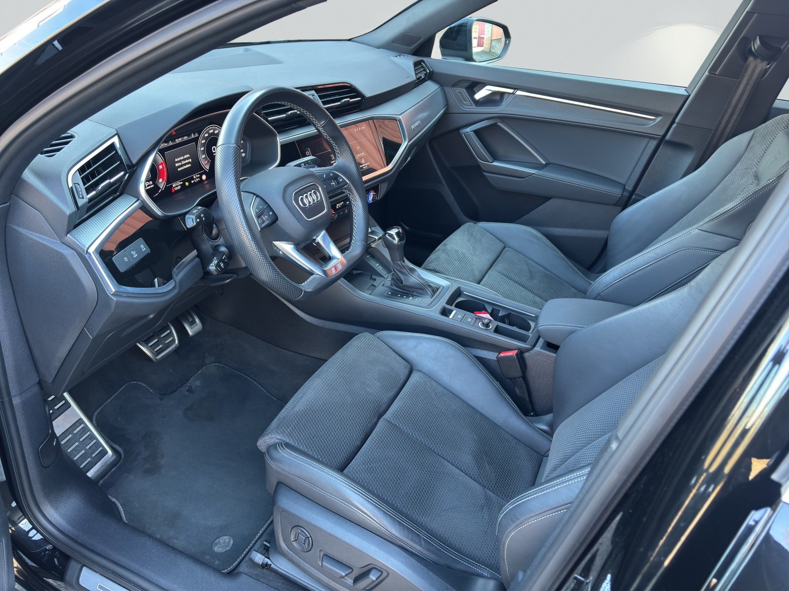 AUDI Q3 40 TDI S line Attraction quattro S-tronic