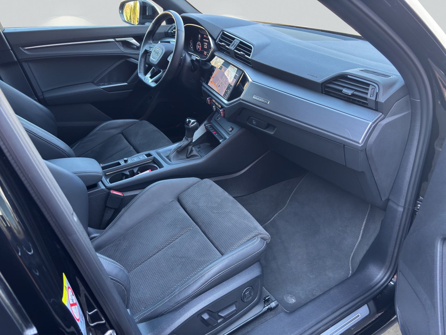 AUDI Q3 40 TDI S line Attraction quattro S-tronic