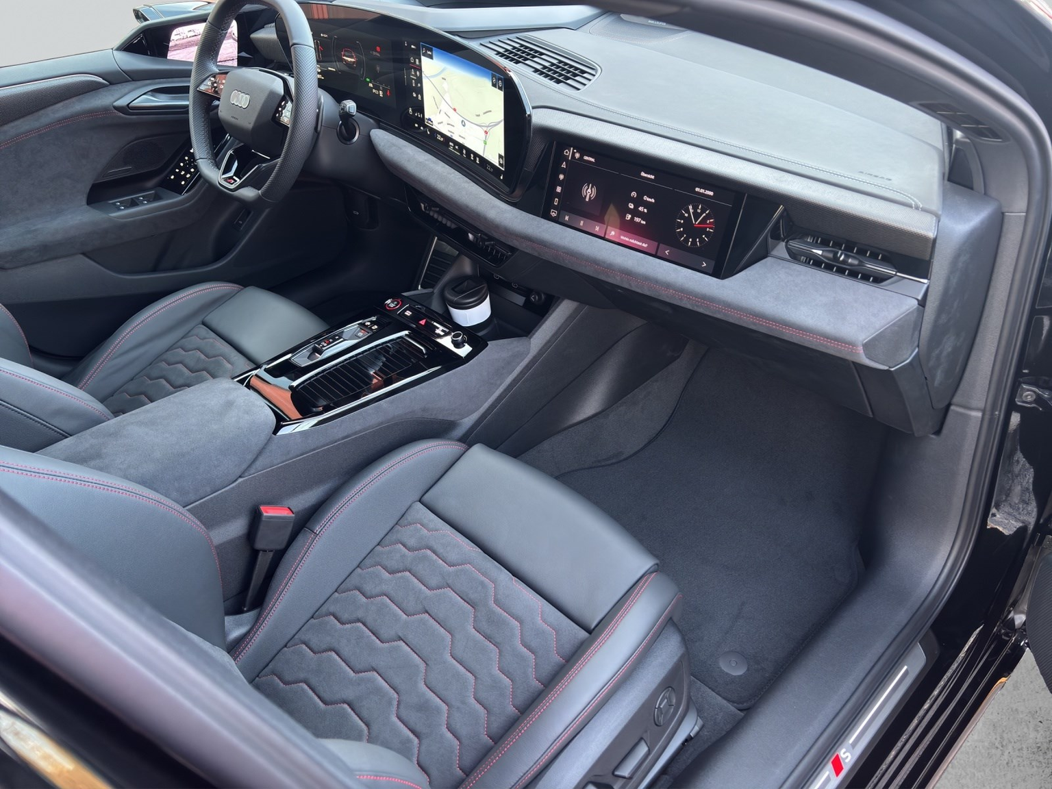 AUDI S6 Avant e-tron quattro