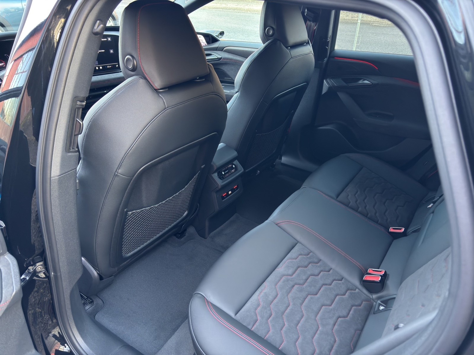 AUDI S6 Avant e-tron quattro