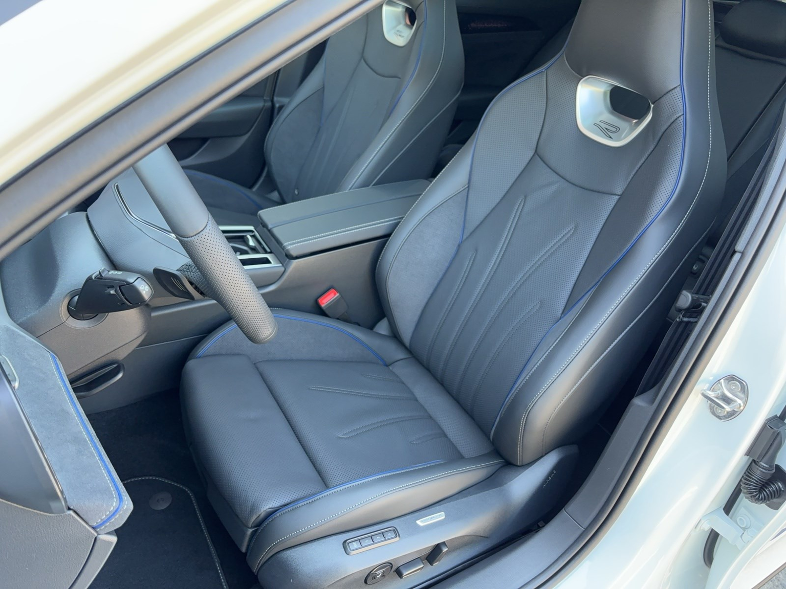 VW Passat Variant 1.5 TSI evo2 Plug-In- Hybrid R-Line DSG