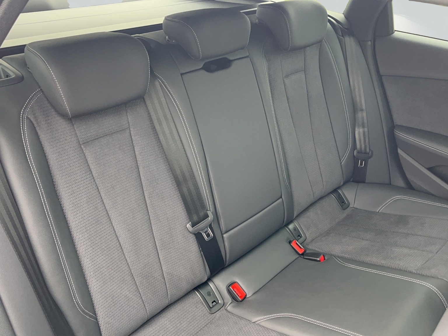AUDI A4 Avant 40 TDI S line Attraction quattro S-tronic