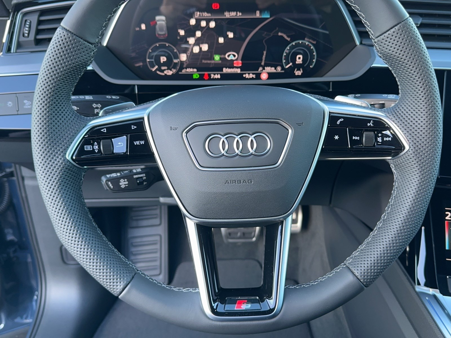 AUDI Q8 50 e-tron S line quattro