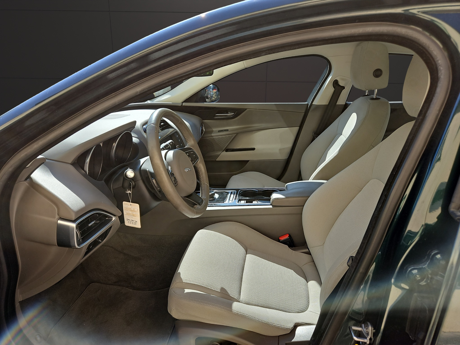JAGUAR XE 20d Pure AWD Automat