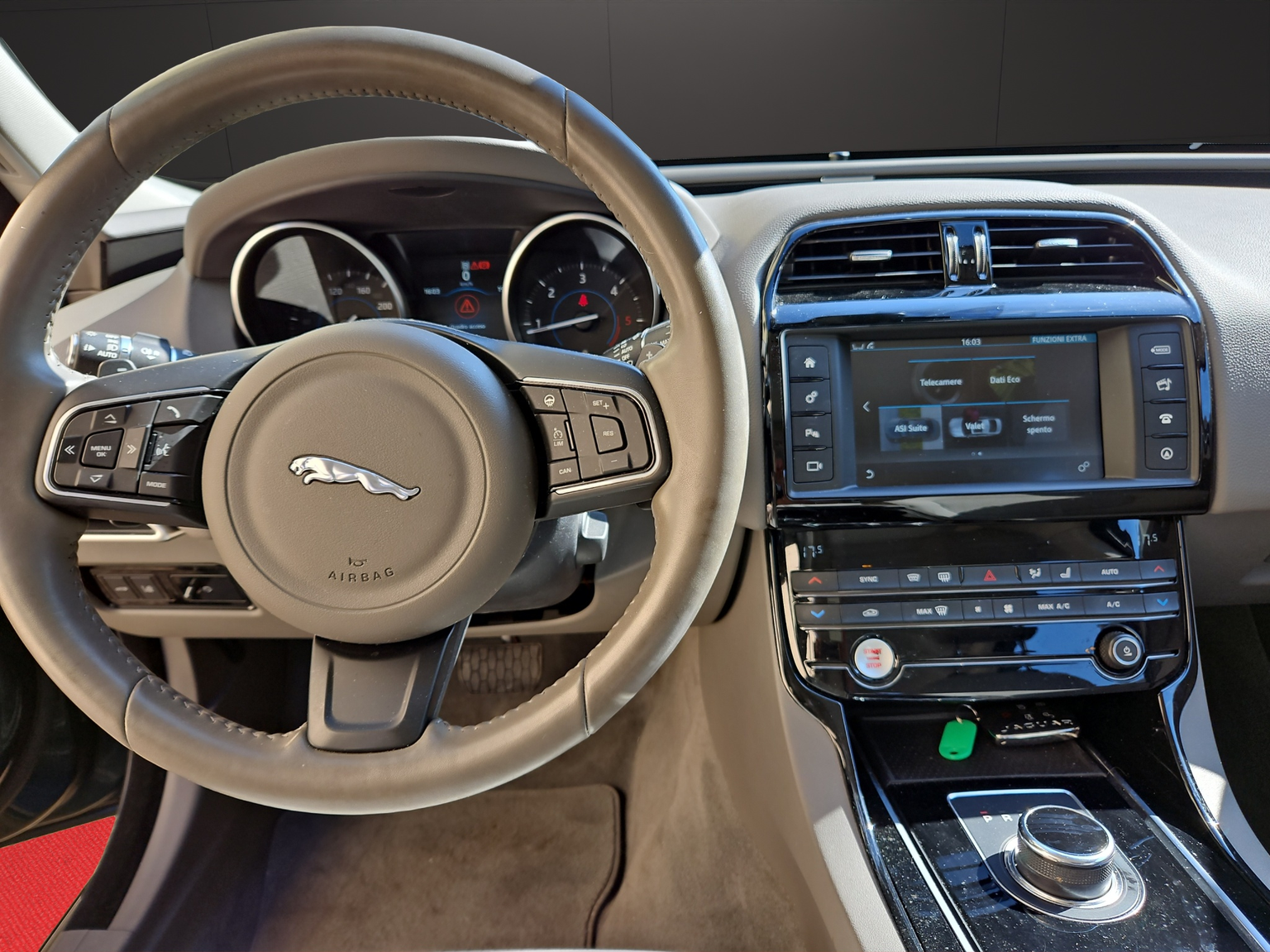 JAGUAR XE 20d Pure AWD Automat