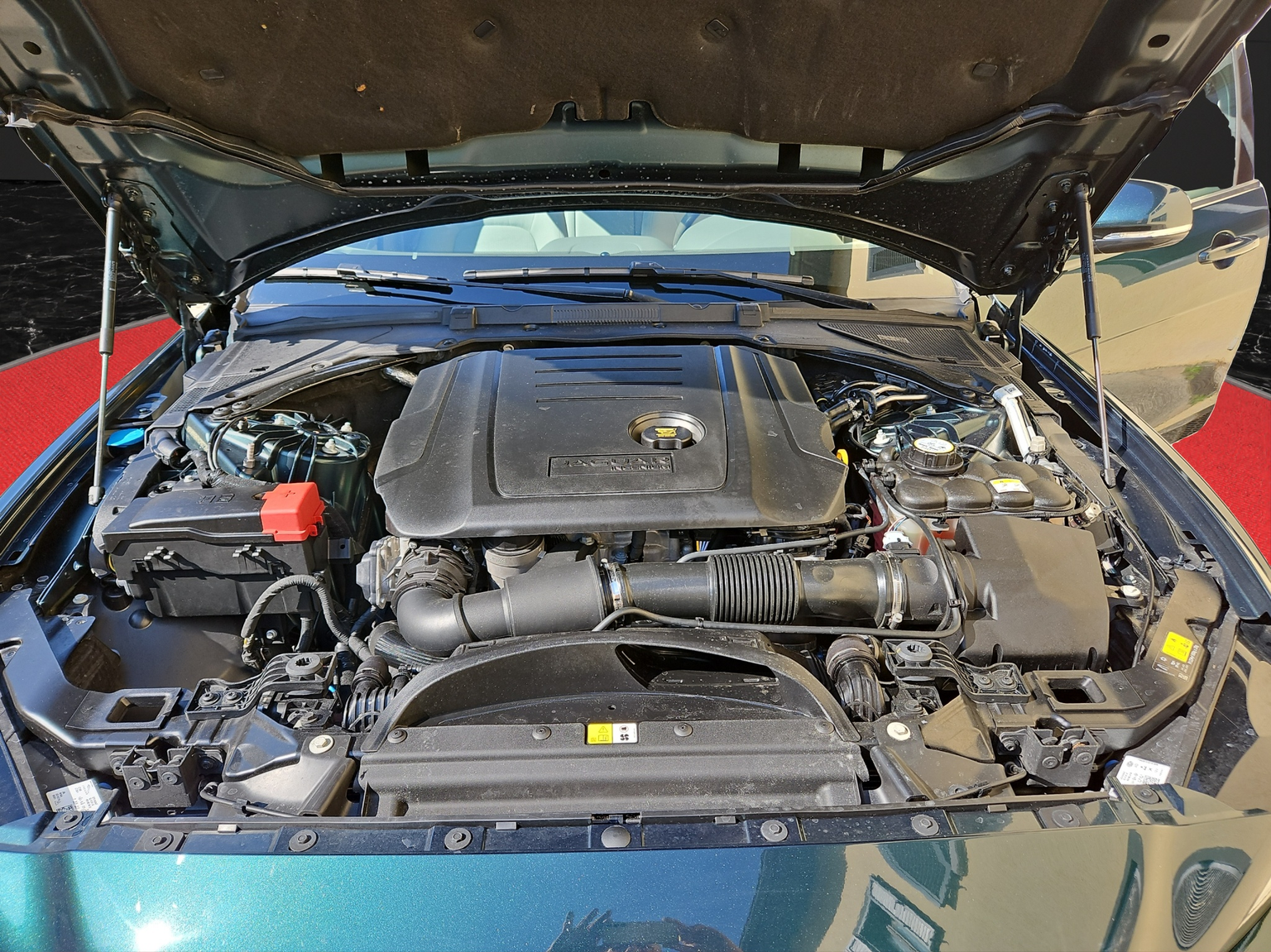 JAGUAR XE 20d Pure AWD Automat