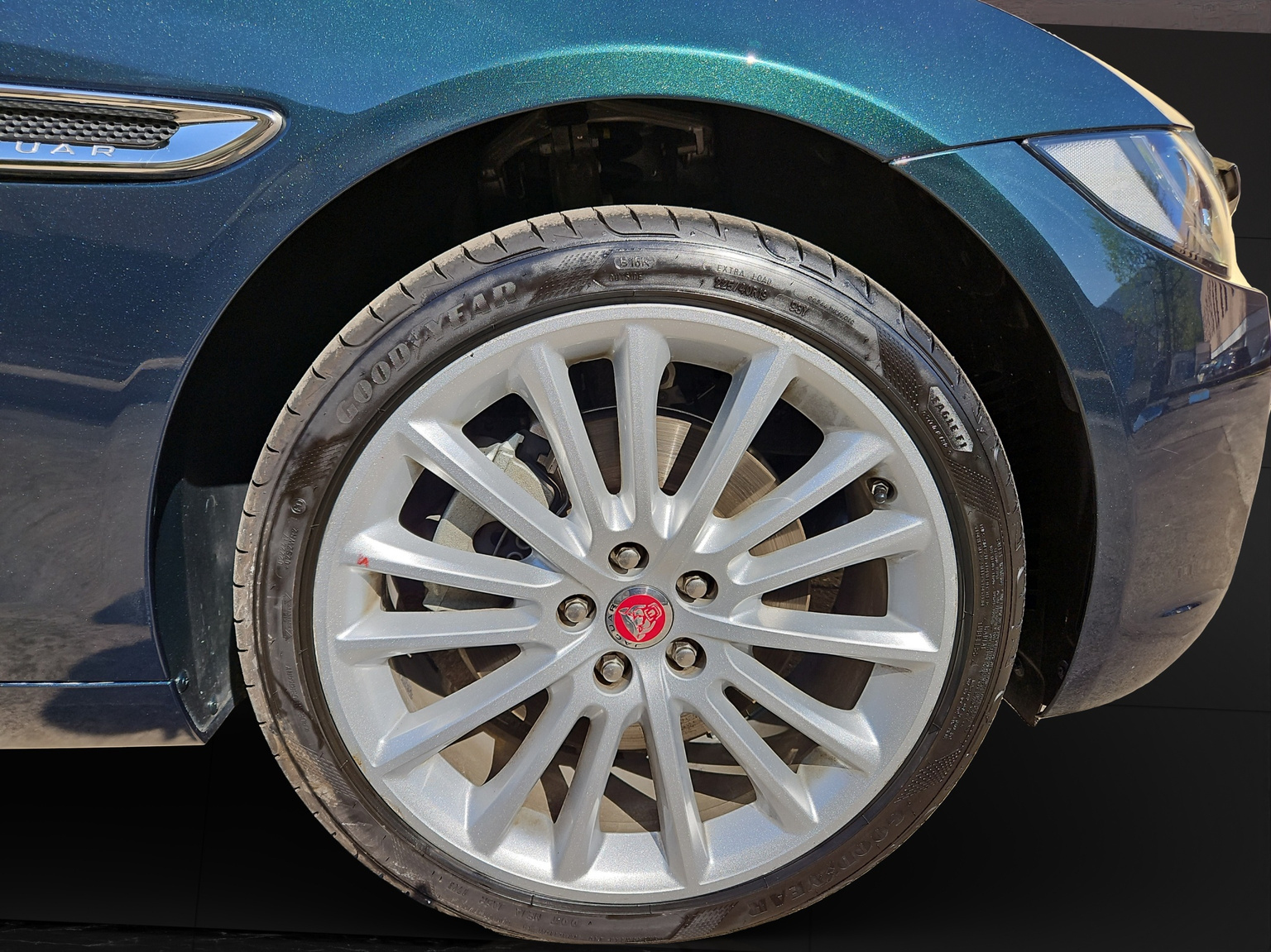 JAGUAR XE 20d Pure AWD Automat