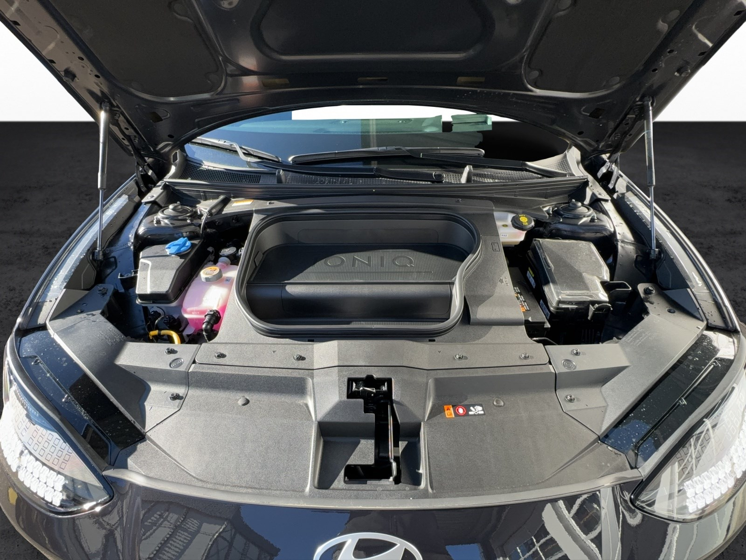 HYUNDAI Ioniq 6 Launch Edition 4WD 77.4kWh
