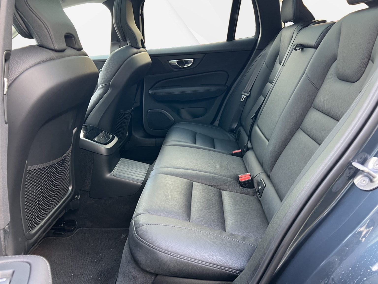 VOLVO V60 2.0 T8 TE Ultra Dark eAWD