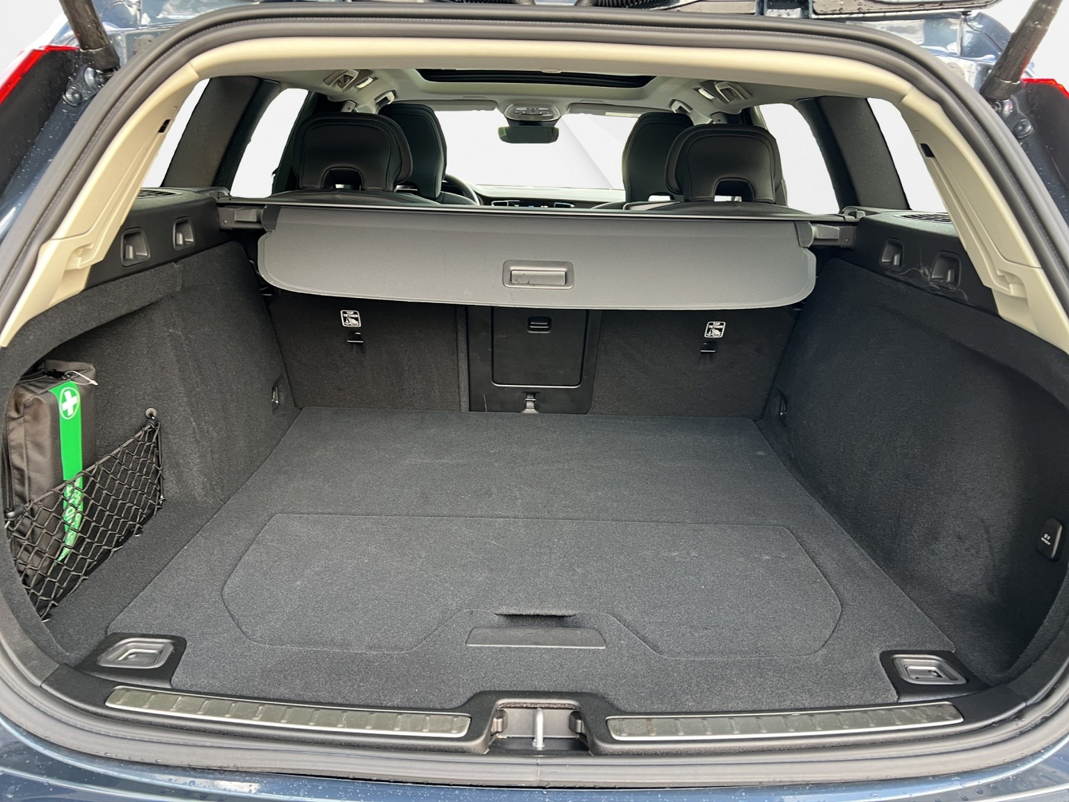 VOLVO V60 2.0 T8 TE Ultra Dark eAWD