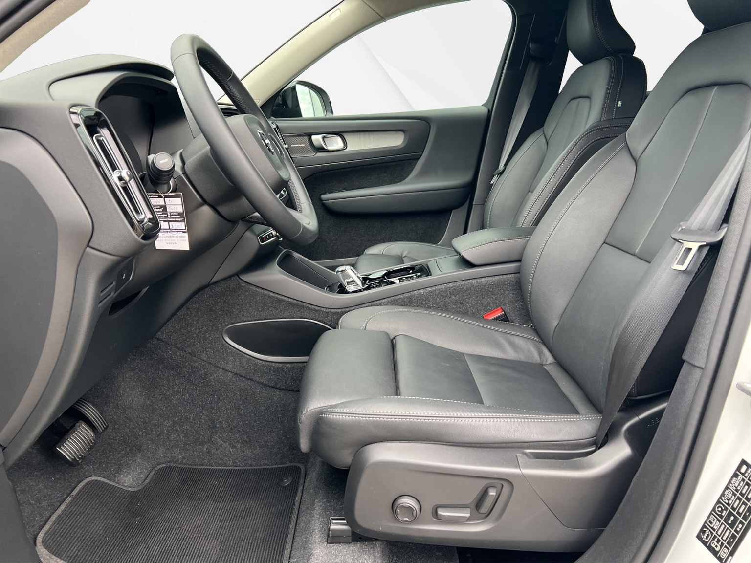 VOLVO XC40 2.0 B4 MH Plus Dark