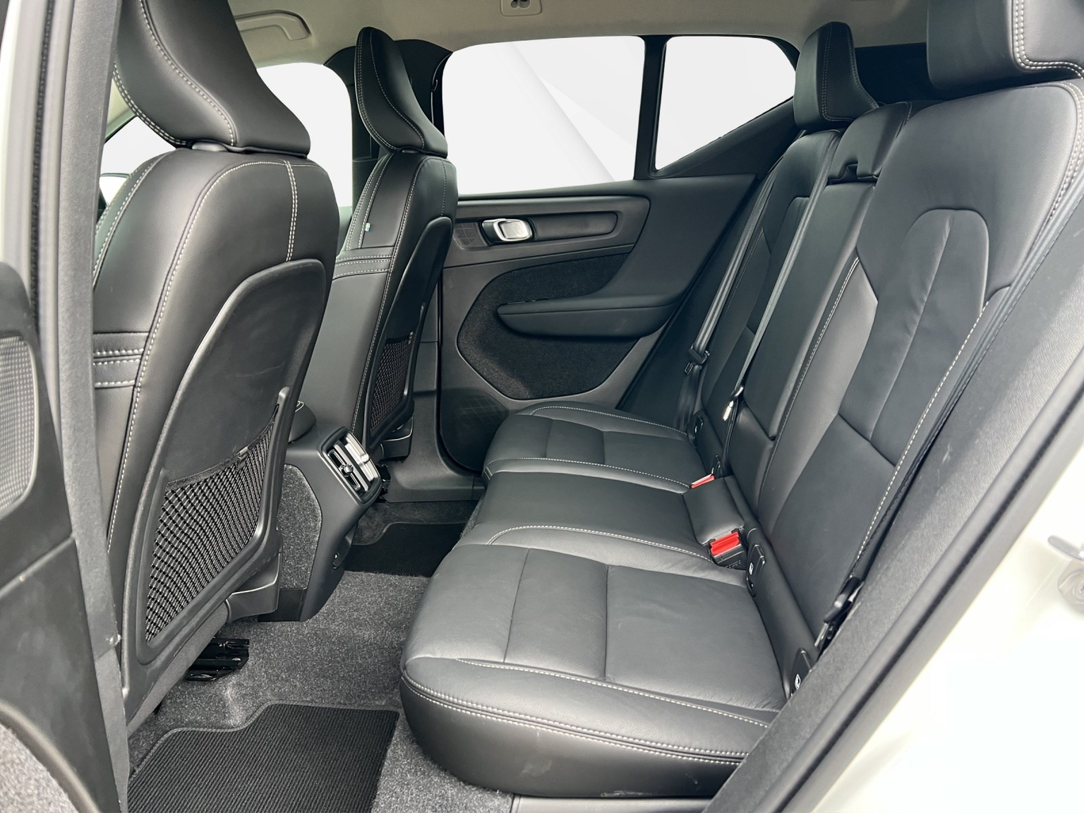 VOLVO XC40 2.0 B4 MH Plus Dark