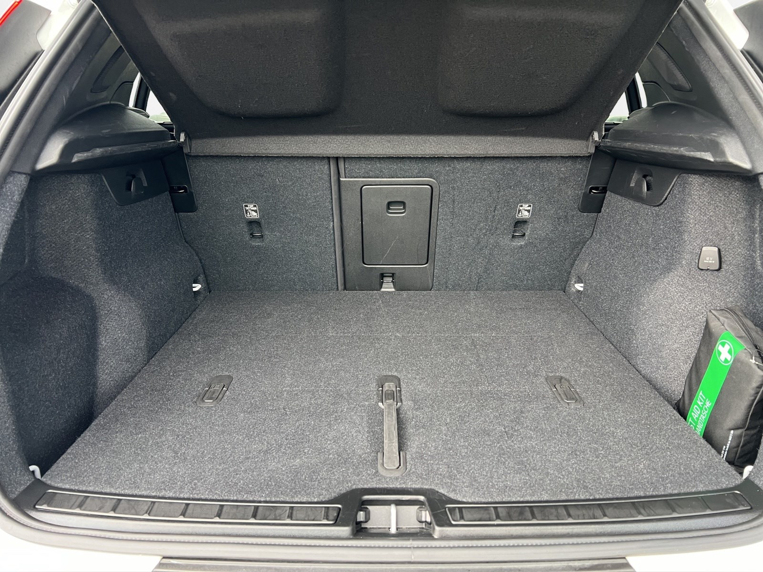VOLVO XC40 2.0 B4 MH Plus Dark