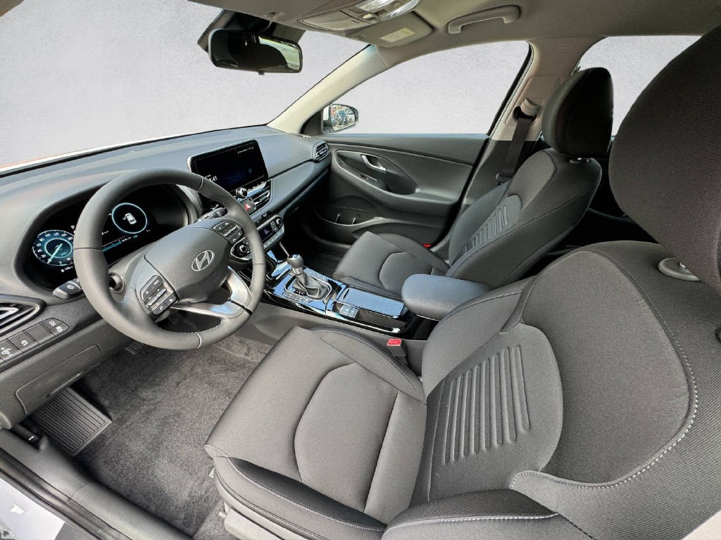 HYUNDAI i30 1.5 T-GDi Amplia DCT