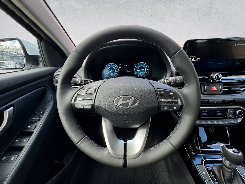 HYUNDAI i30 1.5 T-GDi Amplia DCT