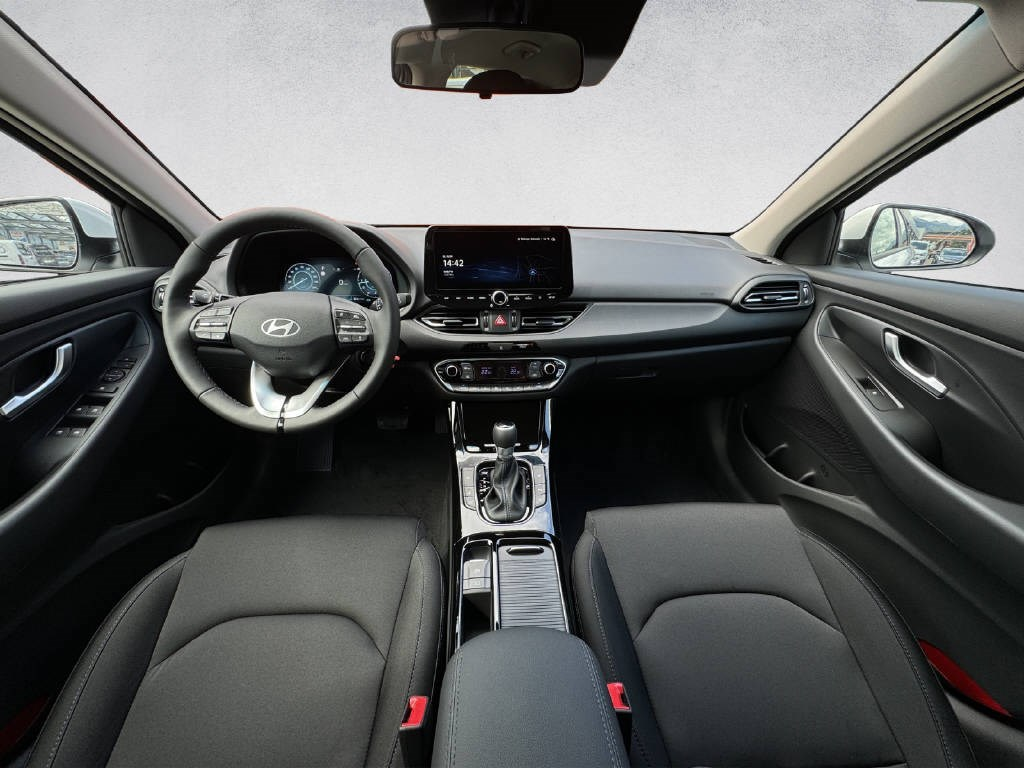 HYUNDAI i30 1.5 T-GDi Amplia DCT