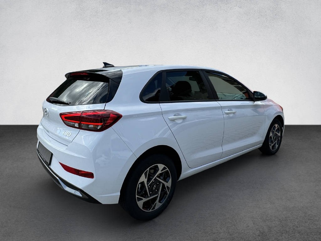 HYUNDAI i30 1.5 T-GDi Amplia DCT