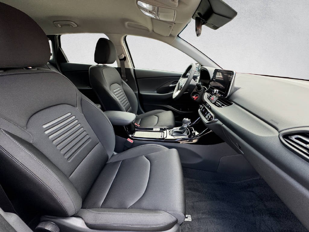 HYUNDAI i30 1.5 T-GDi Amplia DCT