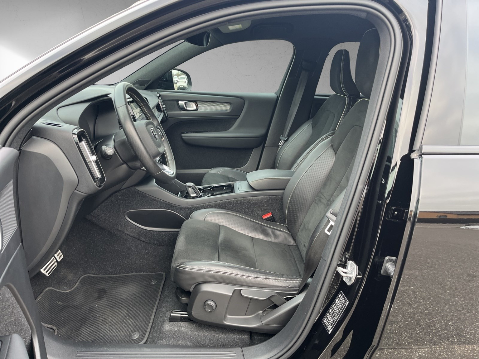 VOLVO XC40 P8 R-Design AWD