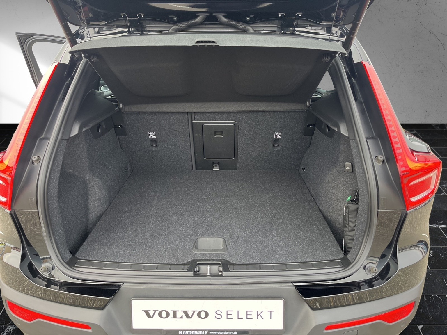 VOLVO XC40 P8 R-Design AWD