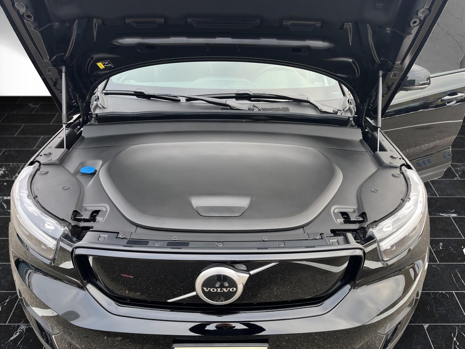 VOLVO XC40 P8 R-Design AWD
