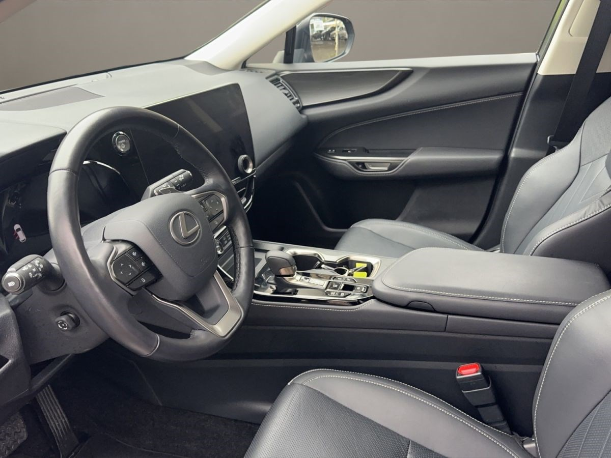 LEXUS NX 450h+ excellence AWD
