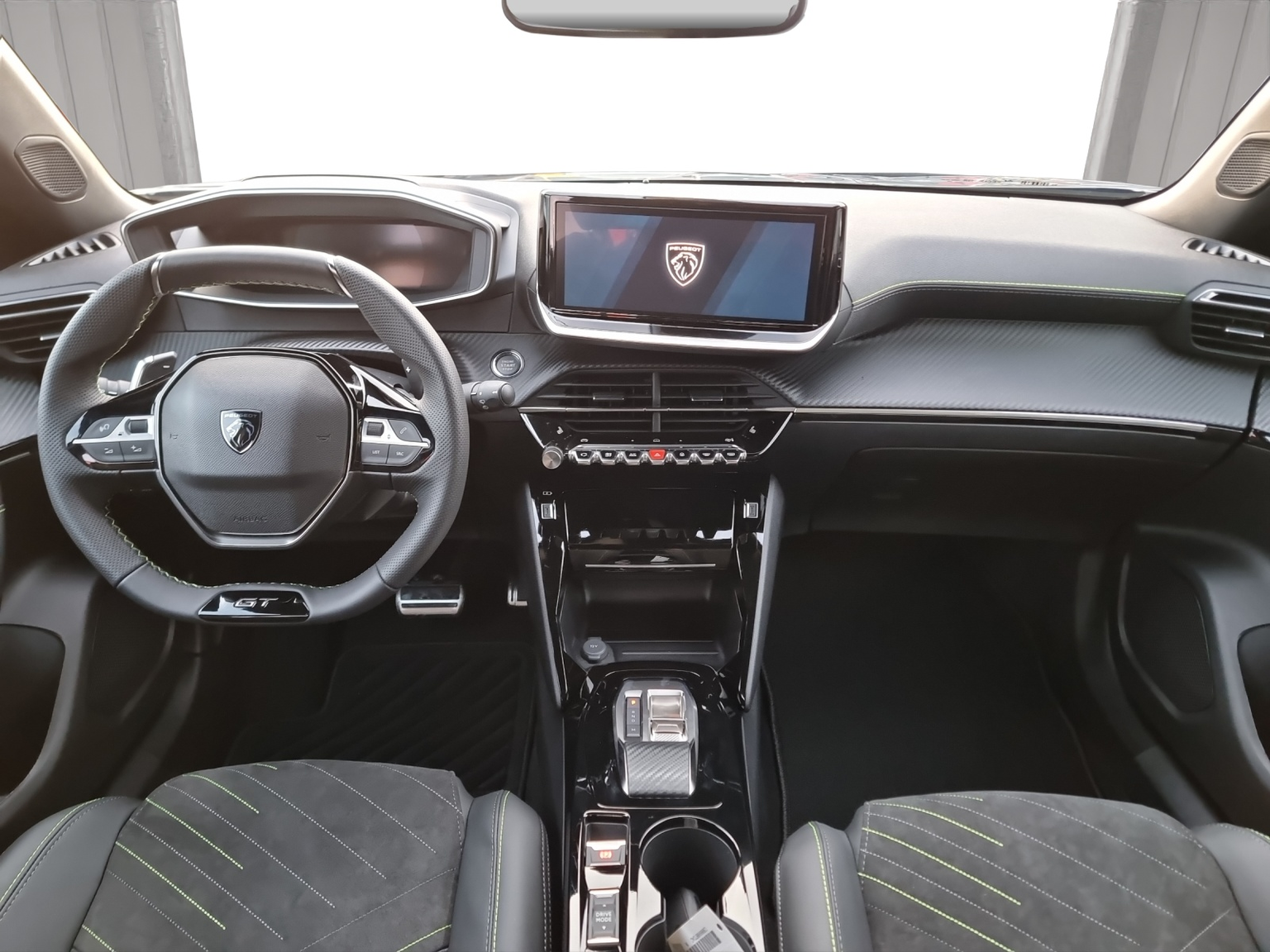 PEUGEOT 2008 1.2 136 MHEV GT