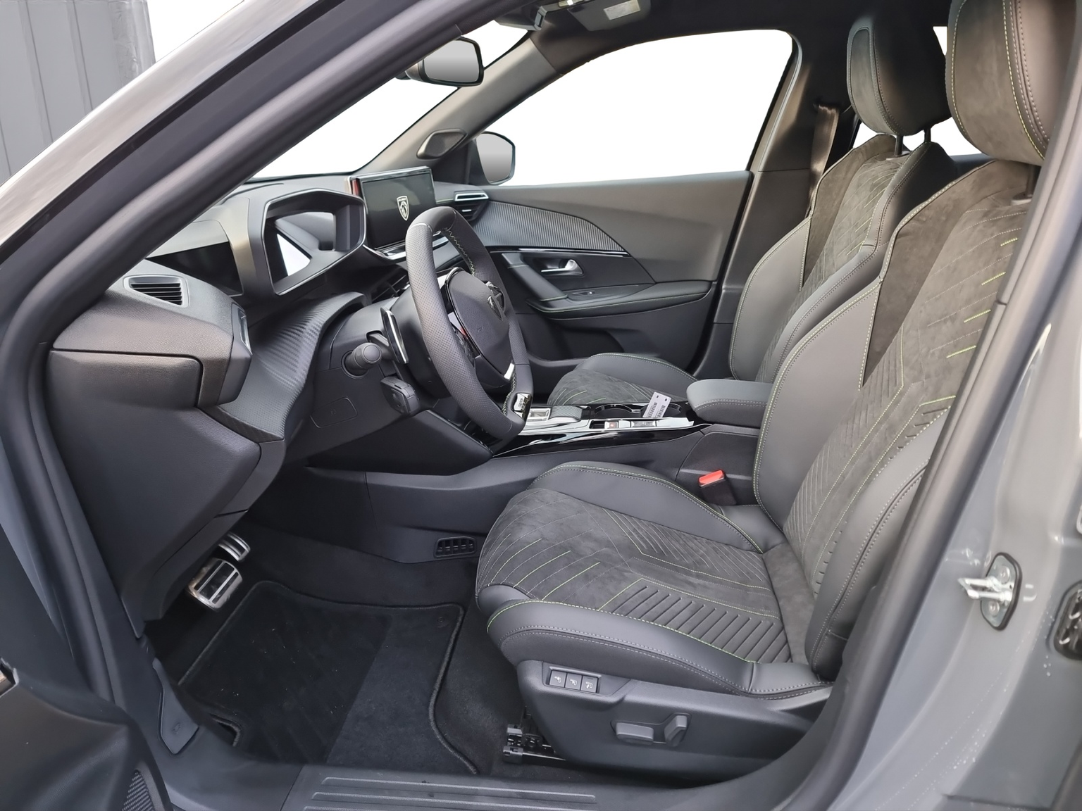 PEUGEOT 2008 1.2 136 MHEV GT
