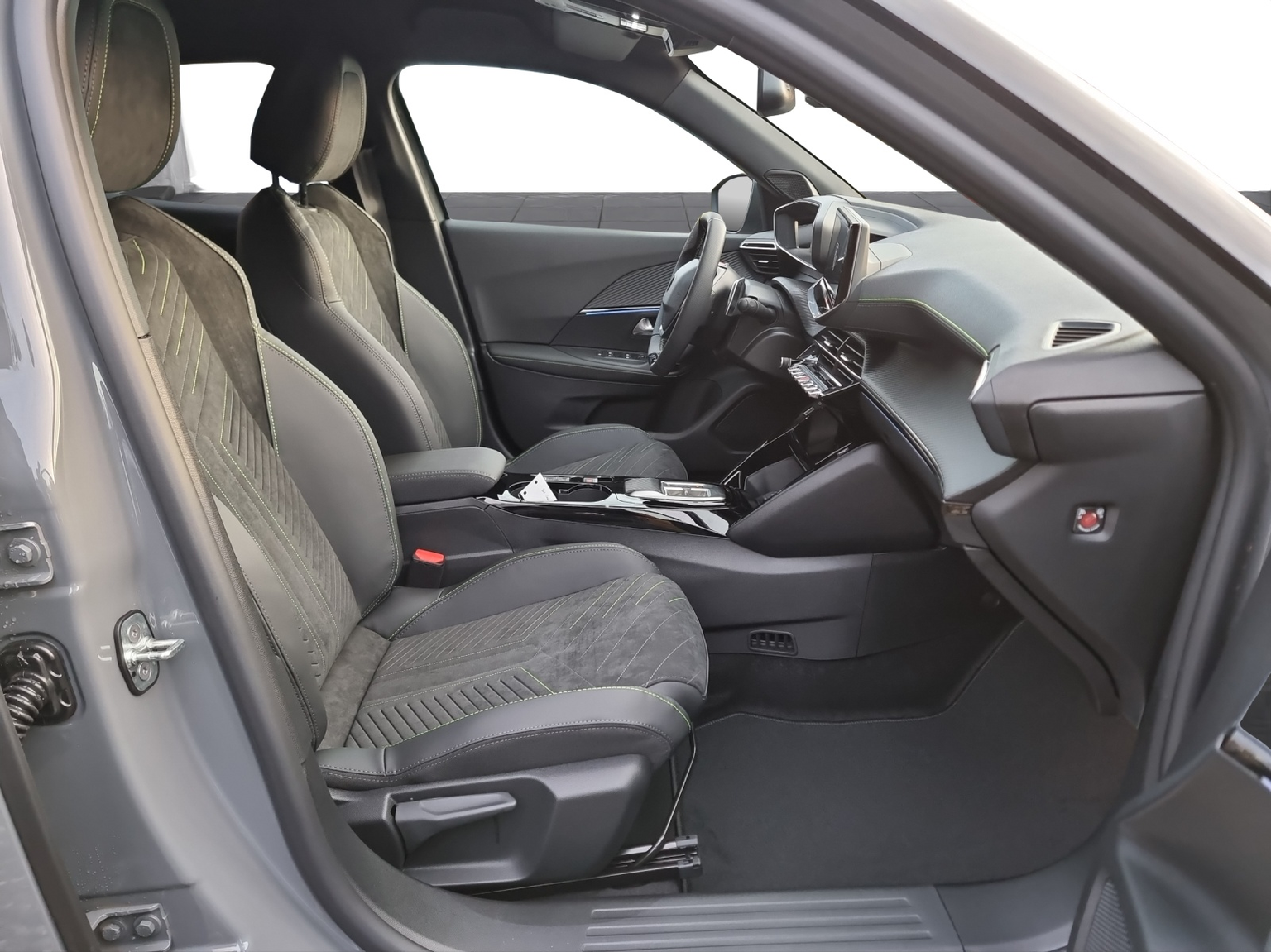PEUGEOT 2008 1.2 136 MHEV GT