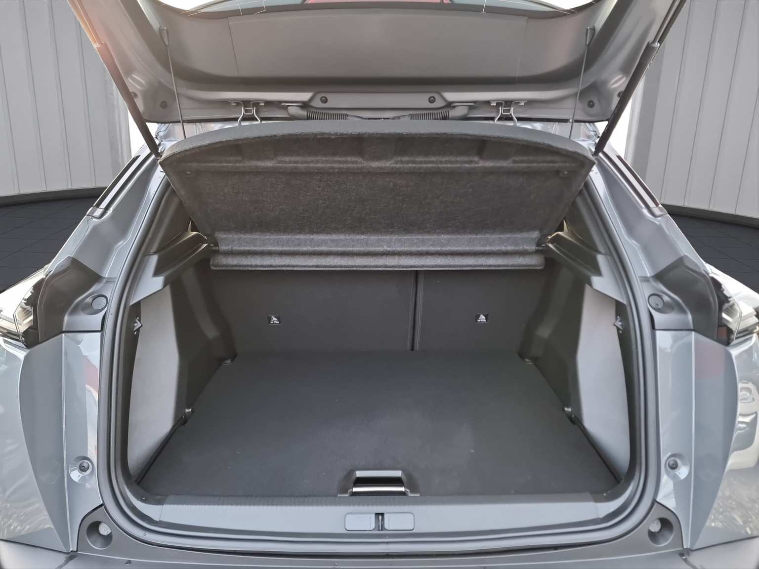 PEUGEOT 2008 1.2 136 MHEV GT