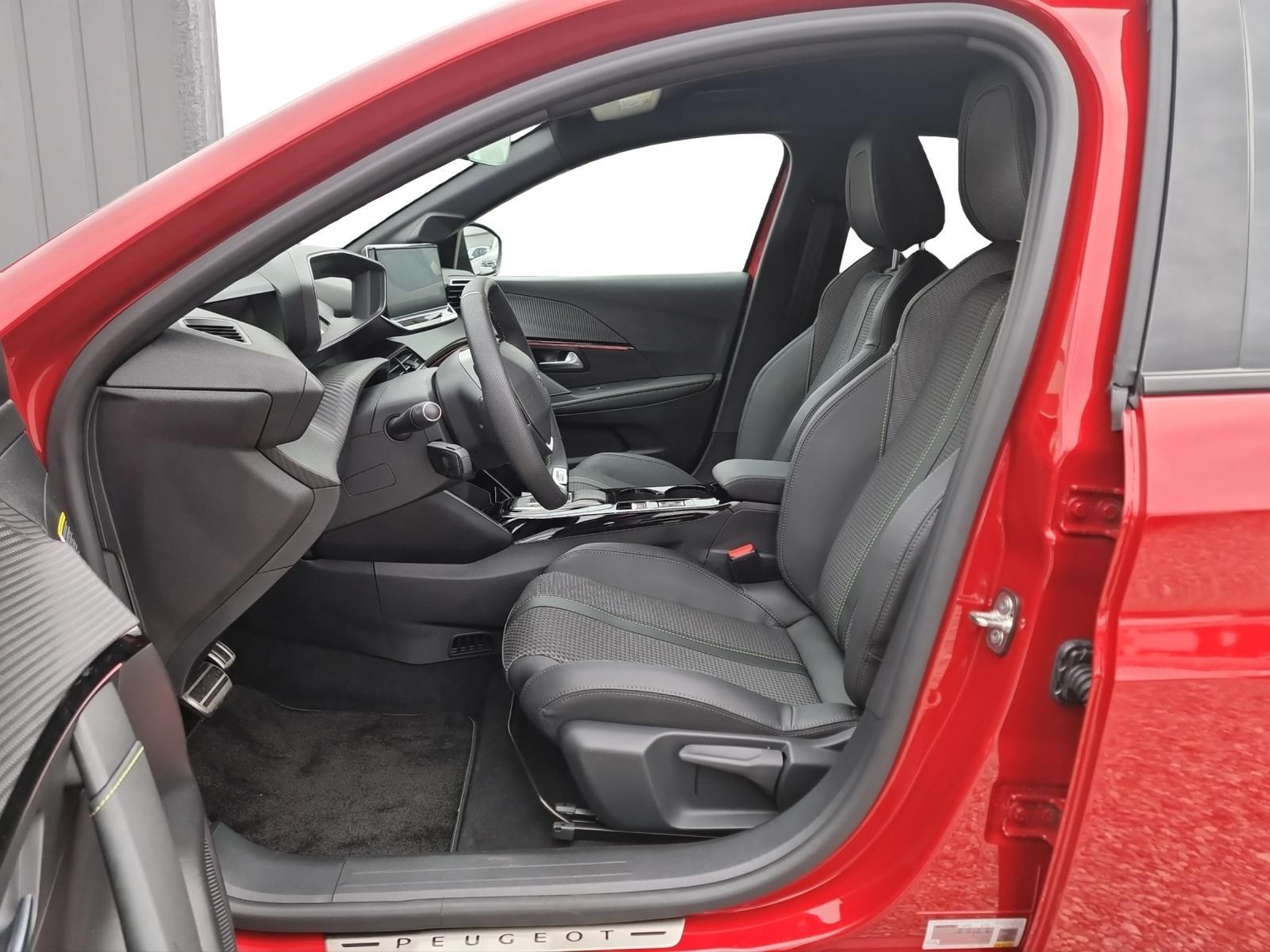 PEUGEOT 208 e-GT