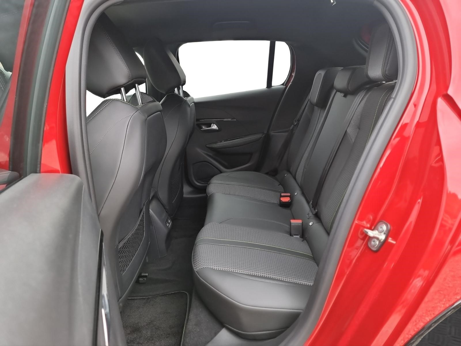 PEUGEOT 208 e-GT