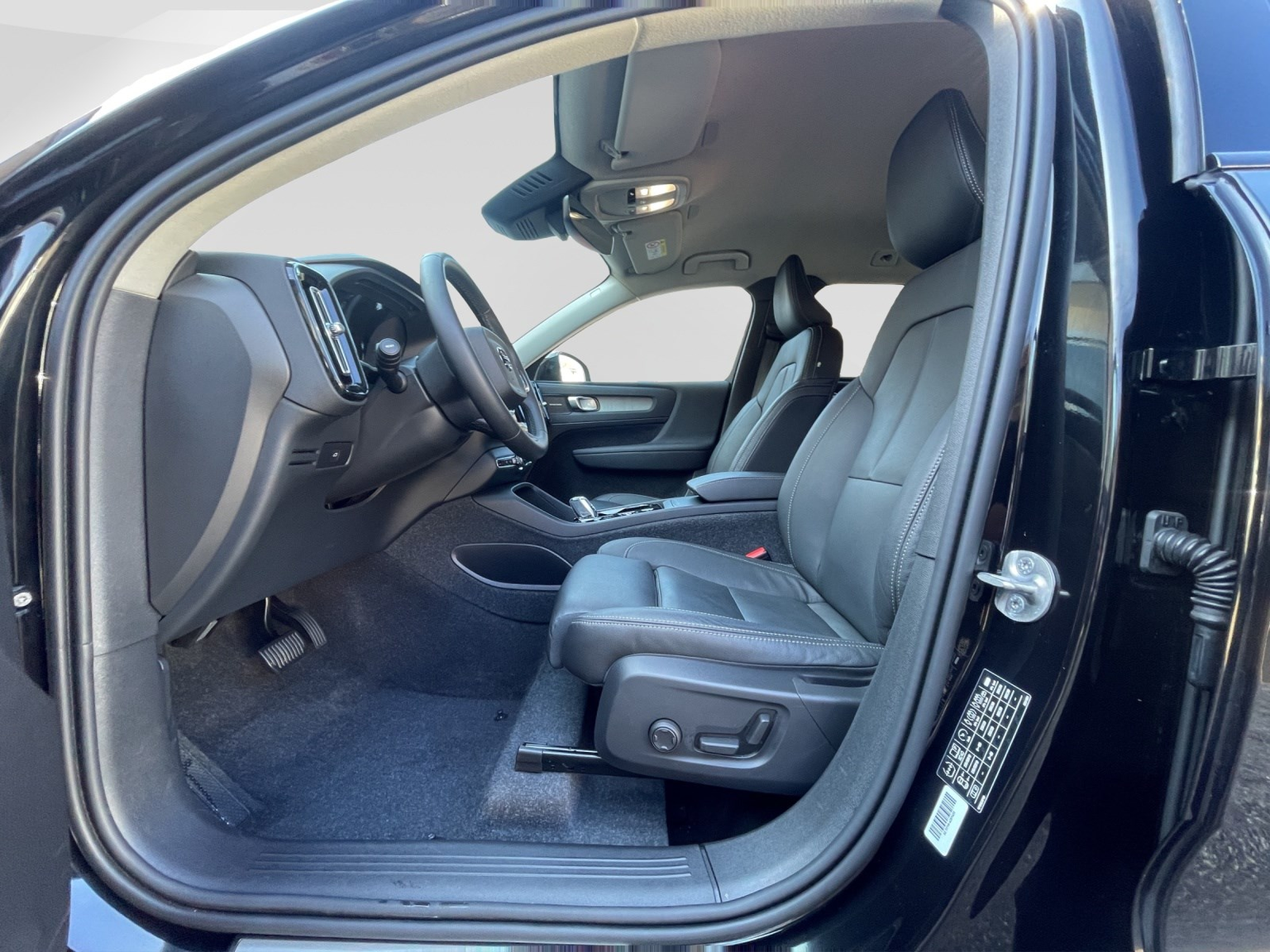 VOLVO XC40 2.0 B4 MH Plus Dark
