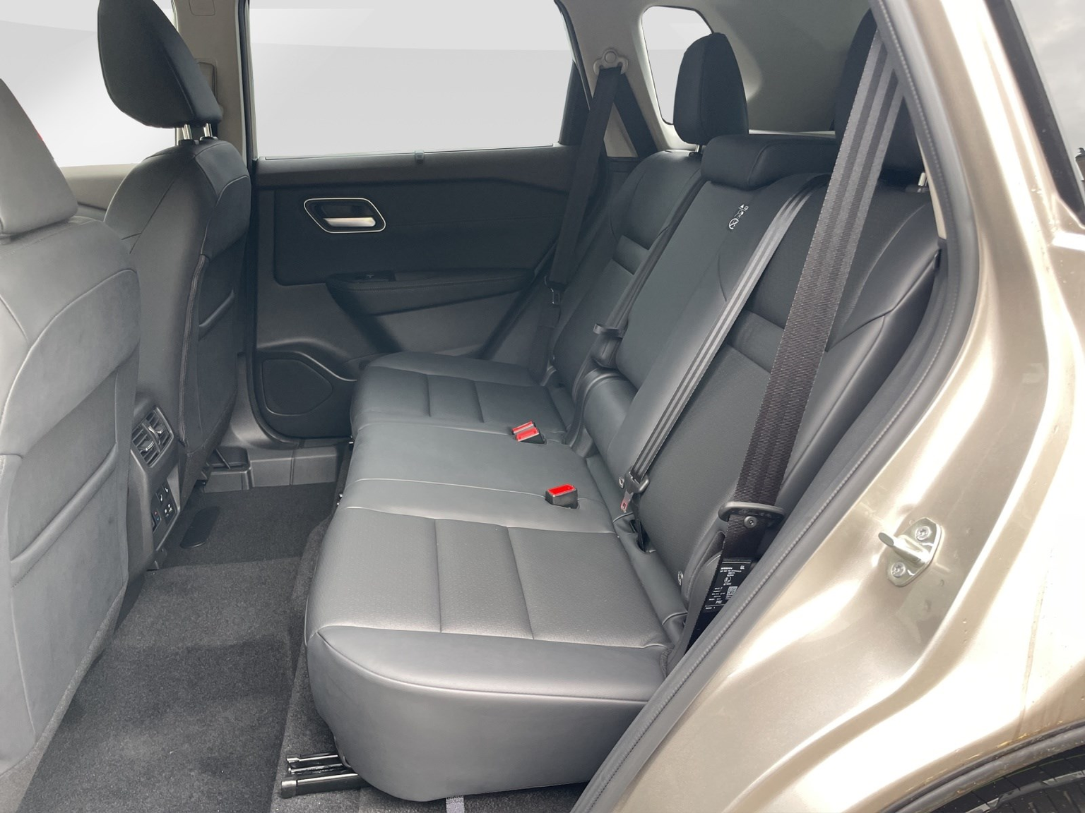 NISSAN X-Trail 1.5 VC-T Tekna e-4orce 7P
