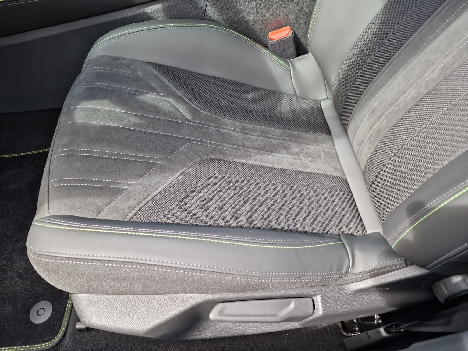 PEUGEOT 408 1.2 PT GT EAT8