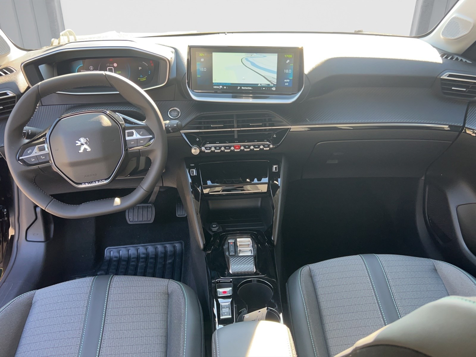PEUGEOT 208 Elektrik Allure Pack
