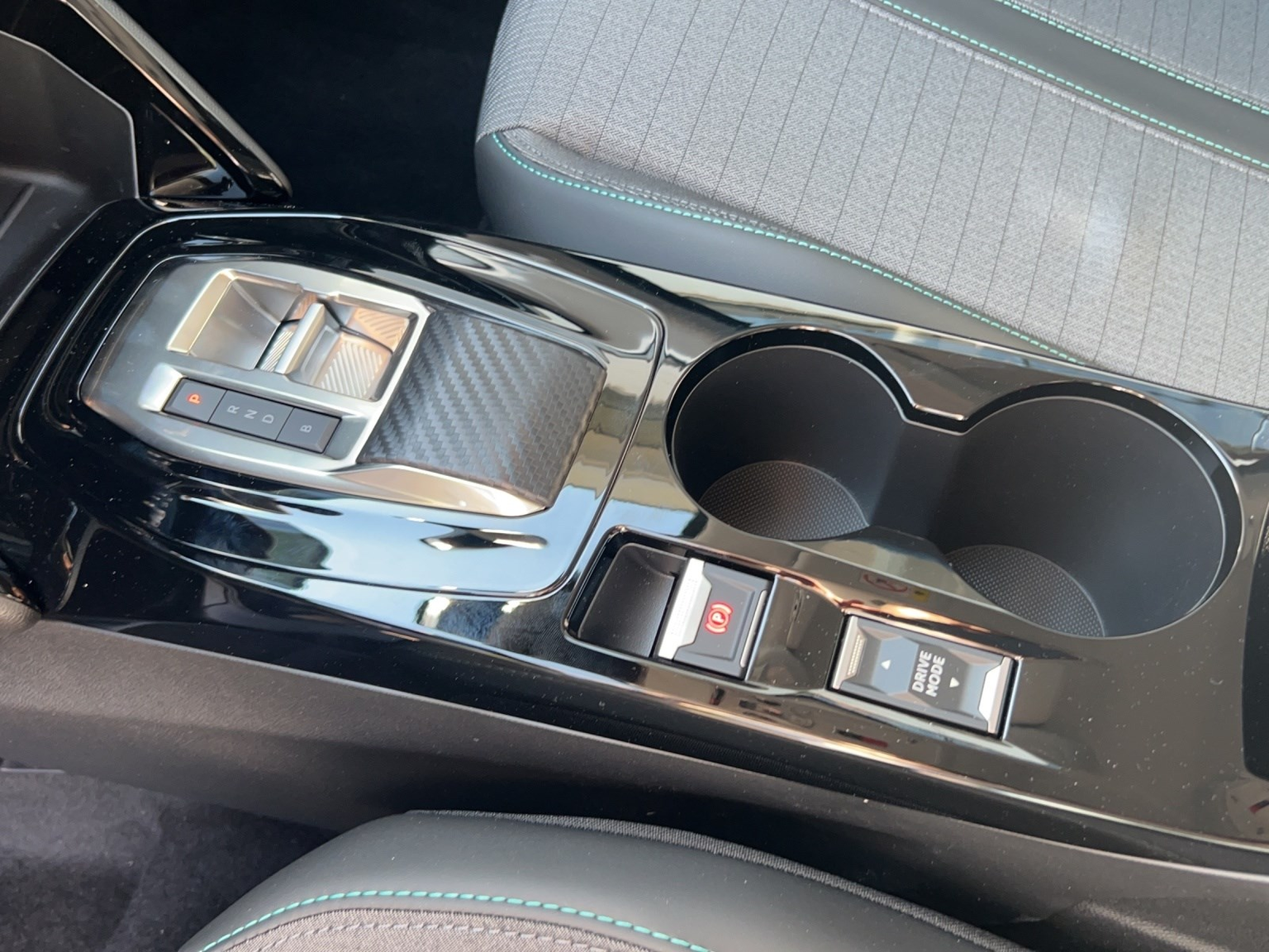 PEUGEOT 208 Elektrik Allure Pack