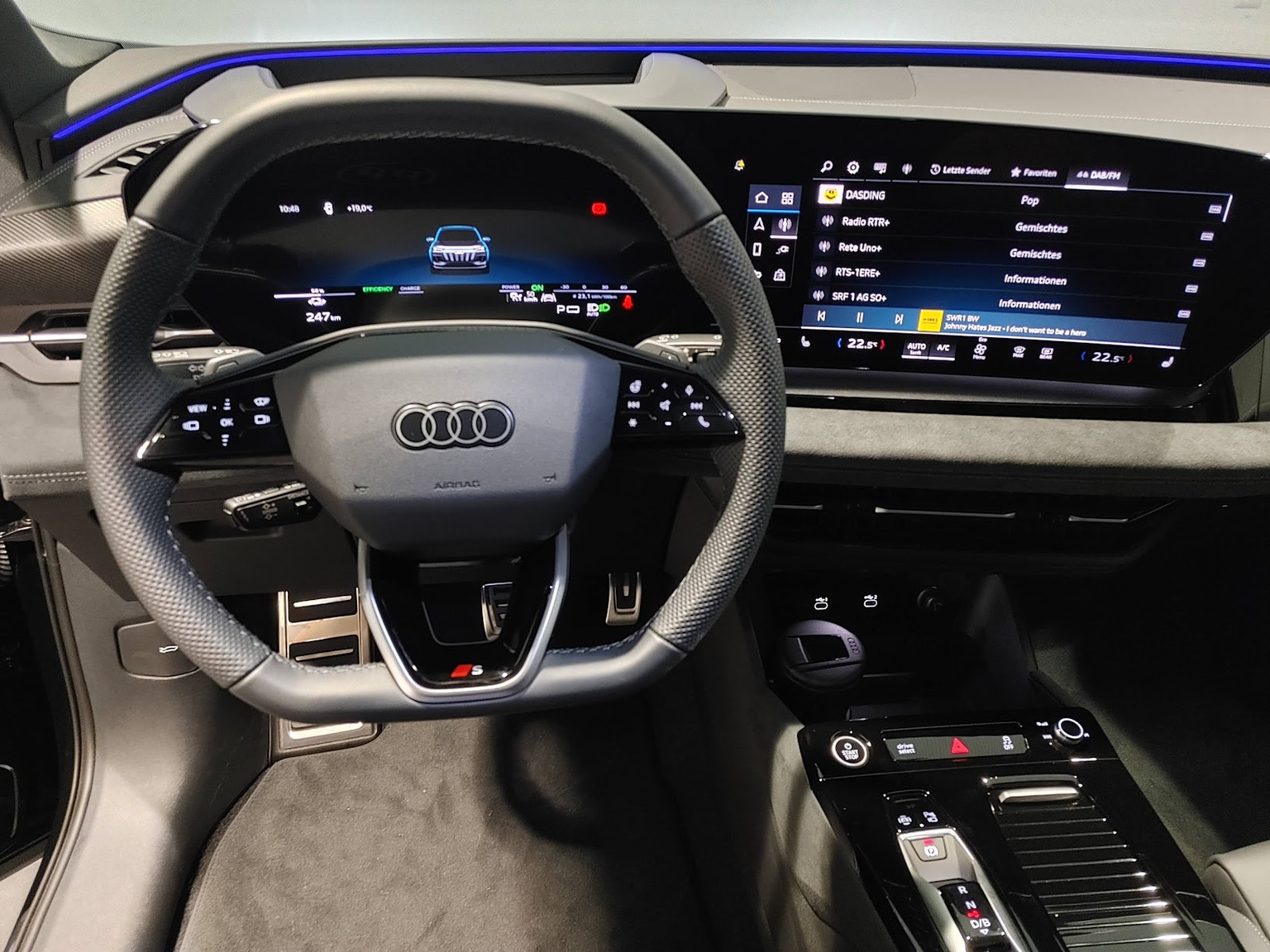 AUDI Q6 e-tron quattro