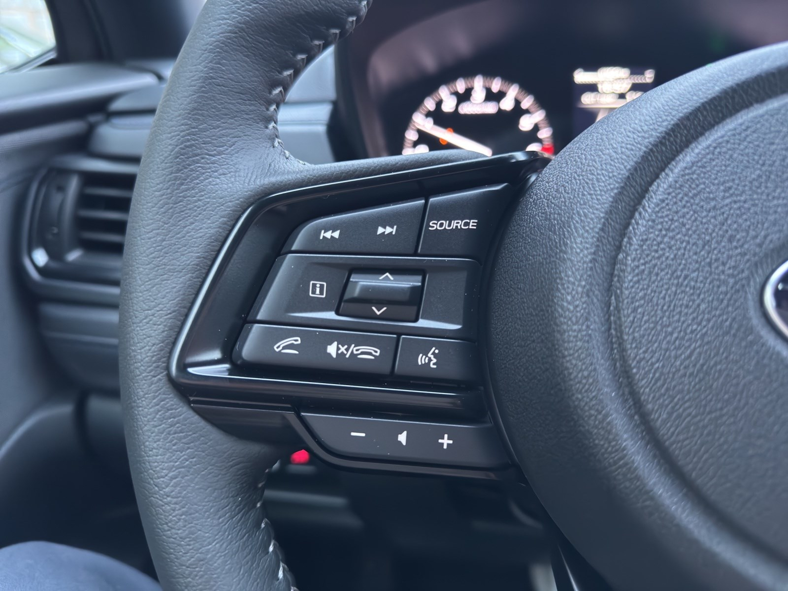 SUBARU Forester Station 2.0i e-Boxer Swiss Plus