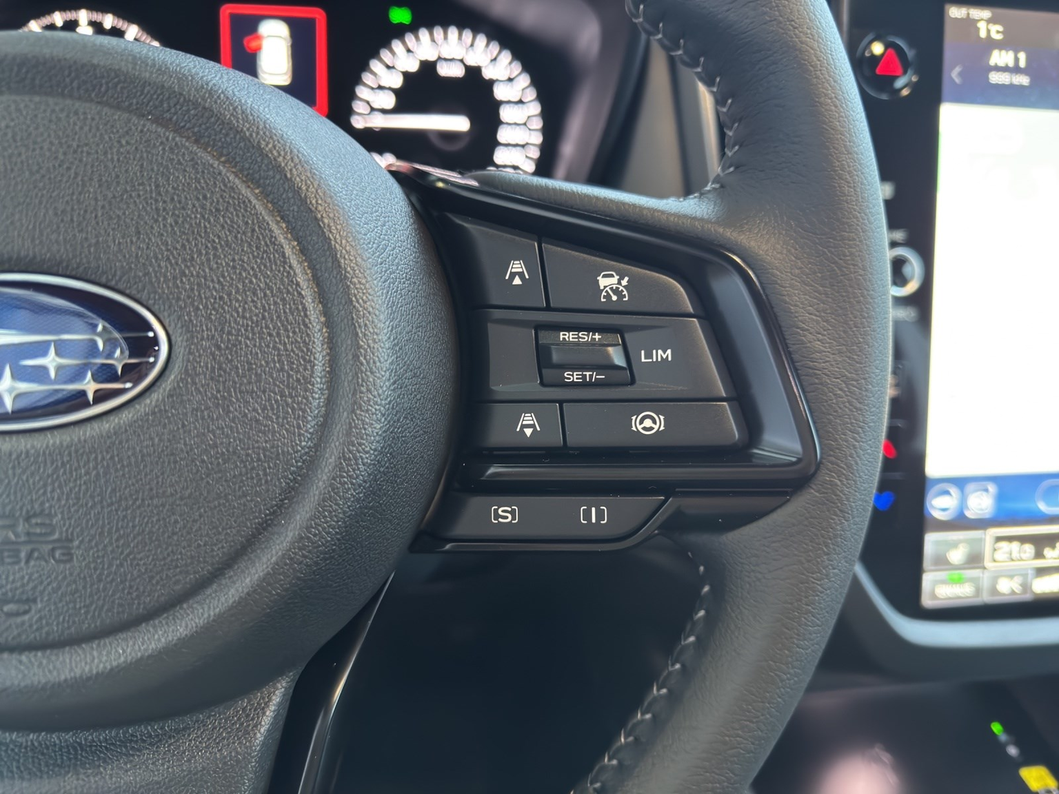 SUBARU Forester Station 2.0i e-Boxer Swiss Plus
