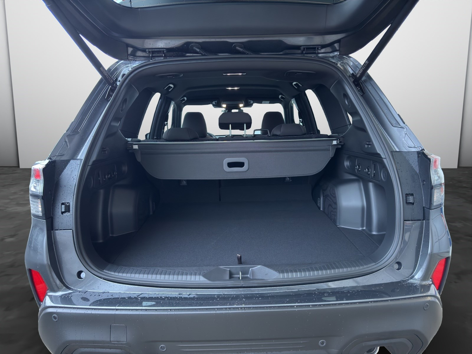 SUBARU Forester Station 2.0i e-Boxer Swiss Plus
