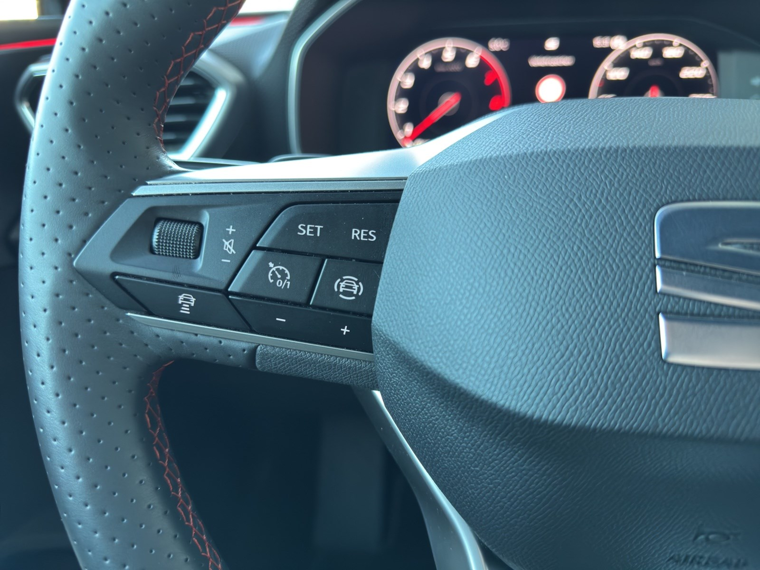 SEAT Leon 1.5 eTSI 150 FR DSG