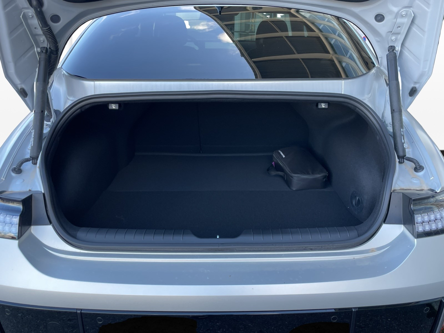 HYUNDAI Ioniq 6 Launch Edition 4WD 77.4kWh