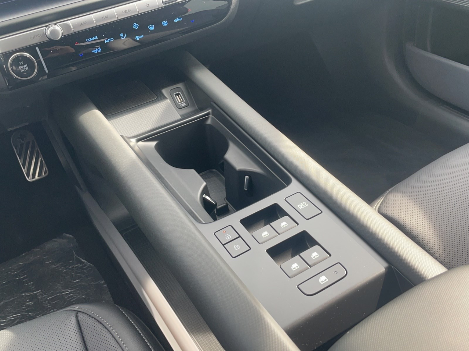 HYUNDAI Ioniq 6 Launch Edition 4WD 77.4kWh